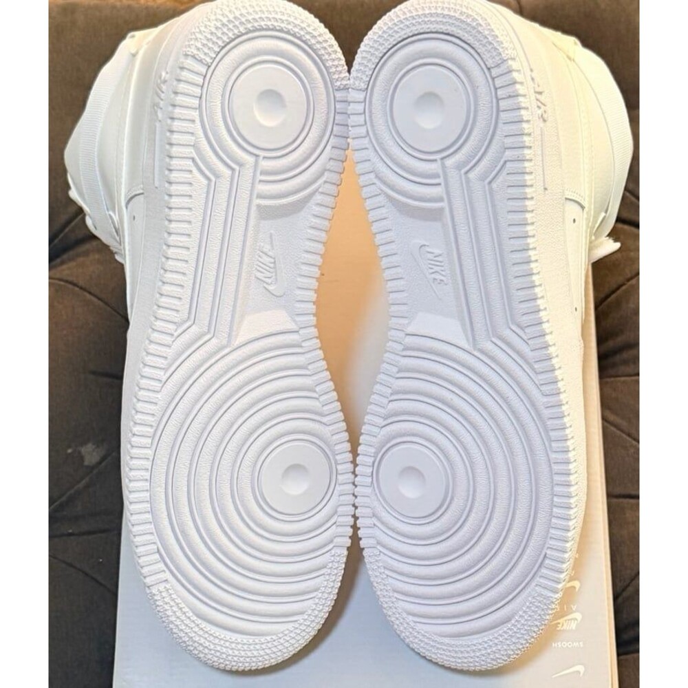 NIKE AIR FORCE1 HIGH ‘07 “TRIPLE WHITE” SIZE 9 - Picture 5 of 6